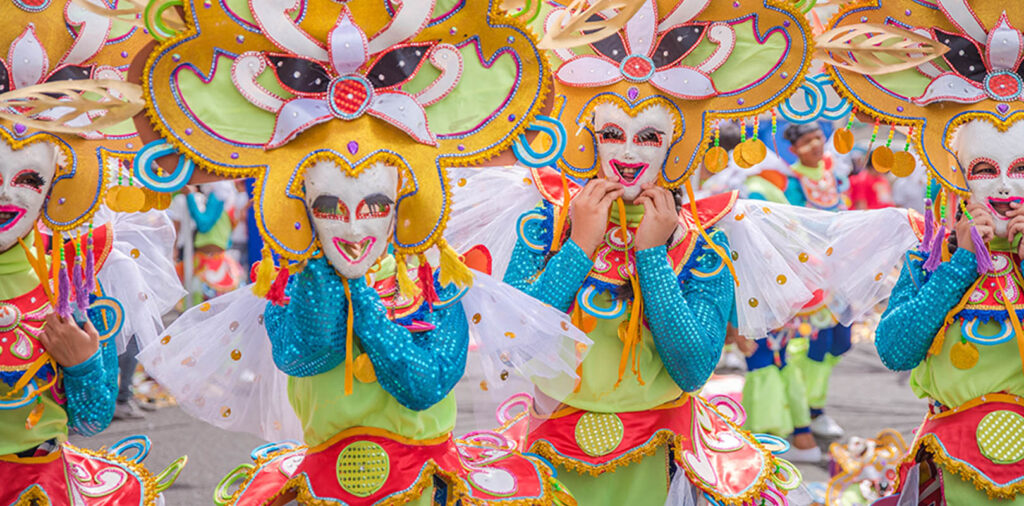 Makulay na piyesta, travel to Philippines