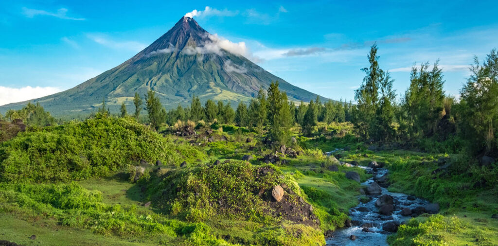 Mayon Volcano, recommended tourist attractions in the Philippines