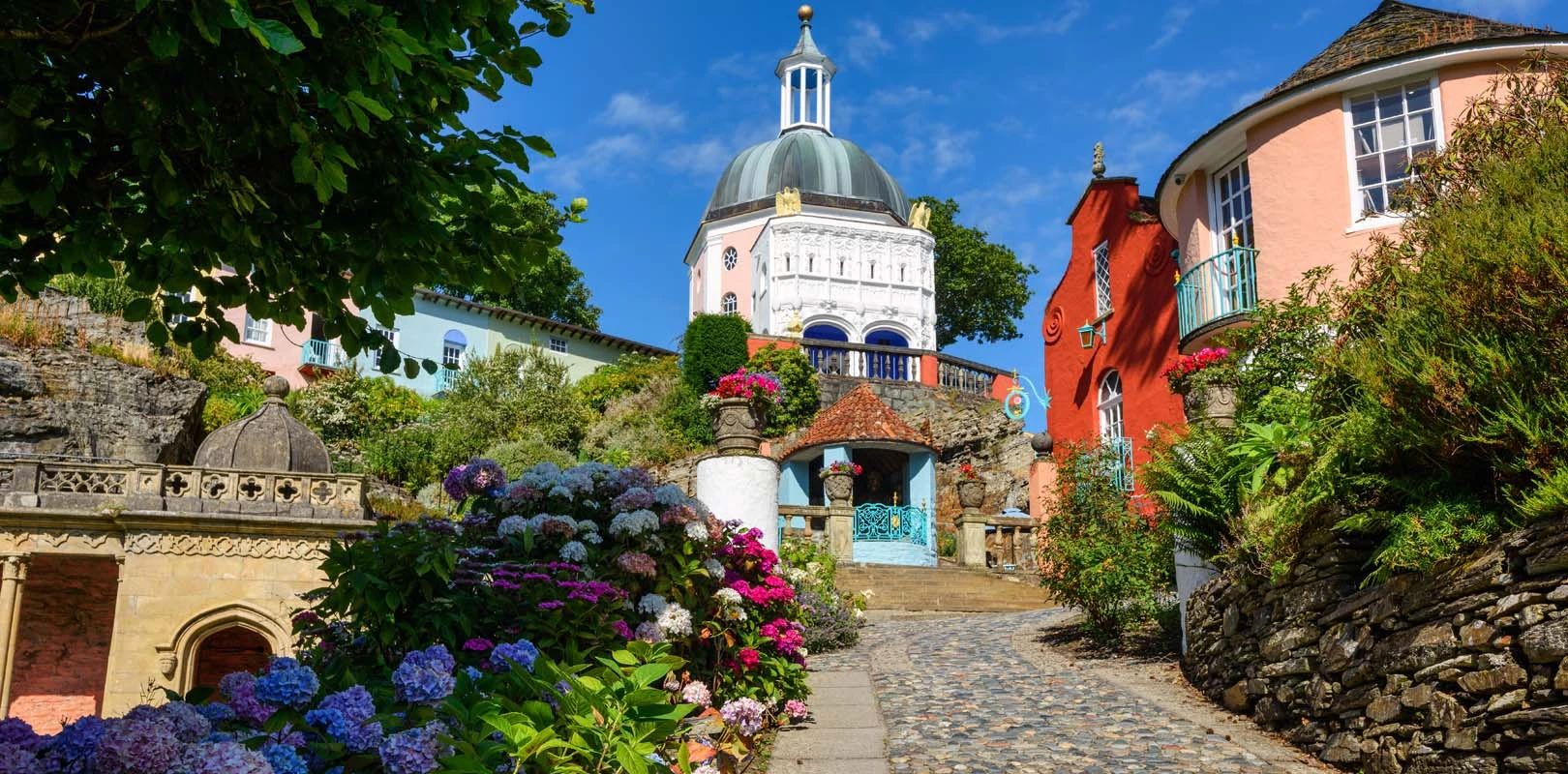 Arquitectura de estilo italiano en Portmeirion Village