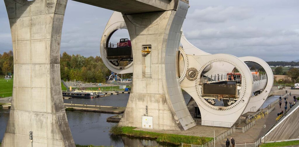  Falkirk Wheel in Scotland